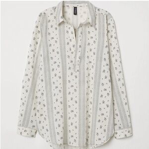 H&M V-neck blouse in airy cotton with a collar Size 2
